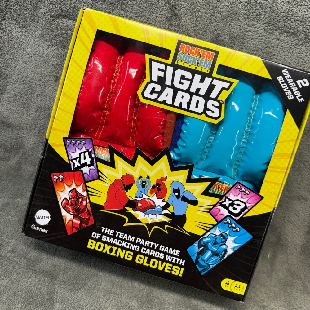 Rock Em Sock Em Robots Fight Cards Team‎ Party Game with Boxing Gloves Mattel